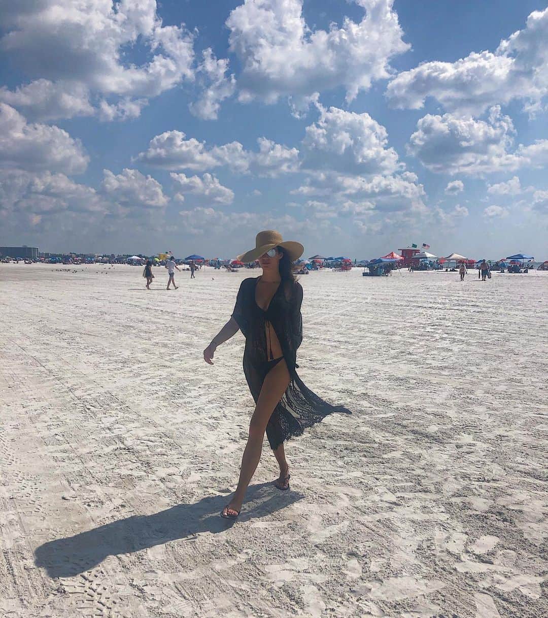 ドナ・フェルドマンさんのインスタグラム写真 - (ドナ・フェルドマンInstagram)「Needed this more than I even thought! So grateful that a job brought me to Florida this week so I could take time to discover the number one beach in America #siestakey with its powder white sand and calm incredibly healing water. .  Can I move here!? My goodness 🙌🏽 #godblessamerica #sarasota」10月18日 6時23分 - donnafeldman