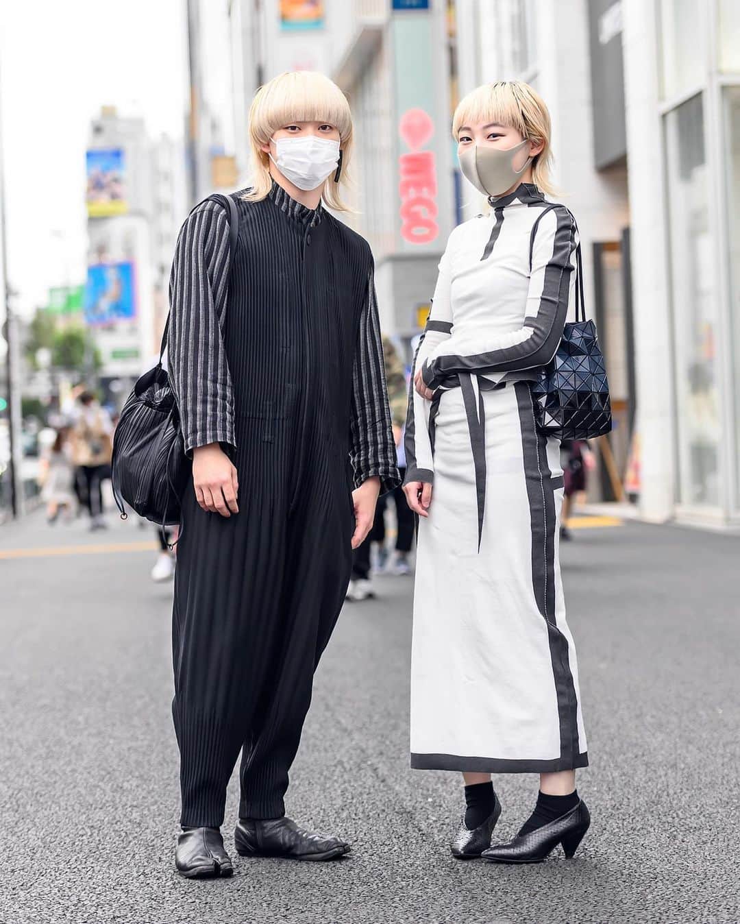 Harajuku Japanさんのインスタグラム写真 - (Harajuku JapanInstagram)「This is Tokyo Fashion Week, and we're shooting street style for Vogue! These are snaps we submitted to @VogueMagazine on Wednesday and Thursday. Check the link in our Instagram bio to see all of the photos - updated daily - at Vogue USA. Fashion week events have been scaled back as a result of COVID-19 precautions, but some people are still coming out. Thank you to everyone we're meeting and photographing on the street. If you're in one of these photos and not tagged, please send us a DM and we'll add your tag. More Tokyo Fashion Week snaps soon!」10月18日 6時23分 - tokyofashion