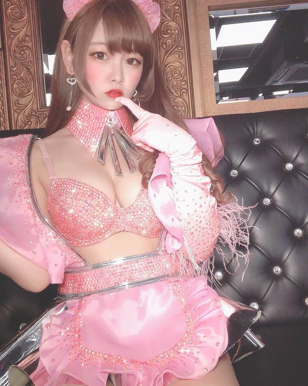のインスタグラム：「今週もありがとうございました💗今日は定休日です🌟 . . . #バーレスク大阪#バーレスク大阪えれな#バーレスク#萌#ショーガール#グラビア#北新地#大阪#アイドル#童顔女子#キャバクラ#エロ可愛い#かわいいは作れる#むちむち女子#童顔巨乳#ロリ巨乳#美女図鑑#谷間フェチ#ロリ顔#ピンク好き女子#バーレスク東京#gotoトラベル#衣装 #burlesque#burlesqueosaka#gravure#girl#japanesegirl#kitashinchi」