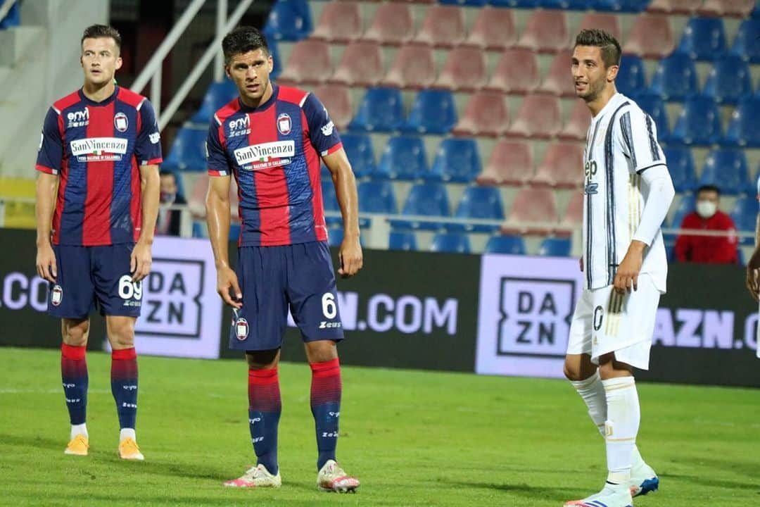 リサンドロ・マガジャンのインスタグラム：「Importante sumar. 🔵🔴  Que placer volver a verte @rodrigo_bentancur y compartir otra tarde/noche de pelota ⚽️」