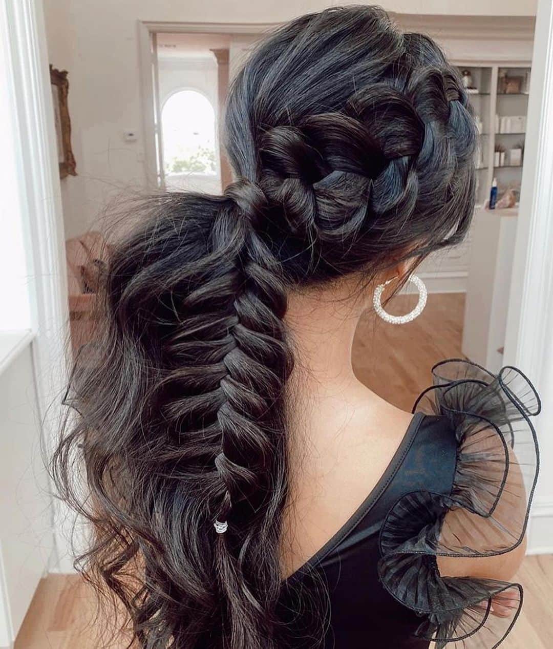 のインスタグラム：「@__jasminenguyen is giving me major hair envy!!! The texture and length are just 😍😍😍」