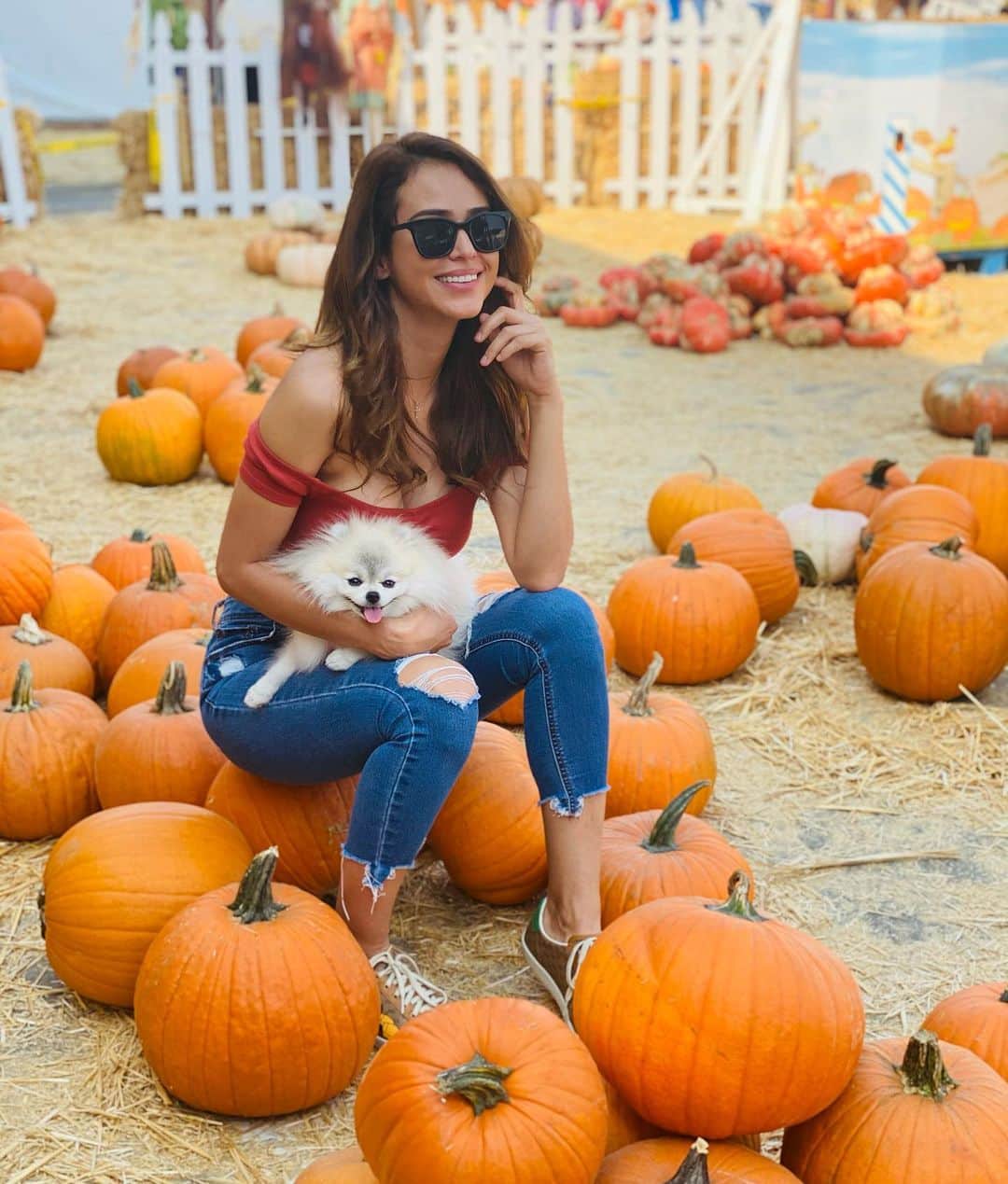 ヤネット・ガルシアのインスタグラム：「Trick or Treat? 🎃😈👻」