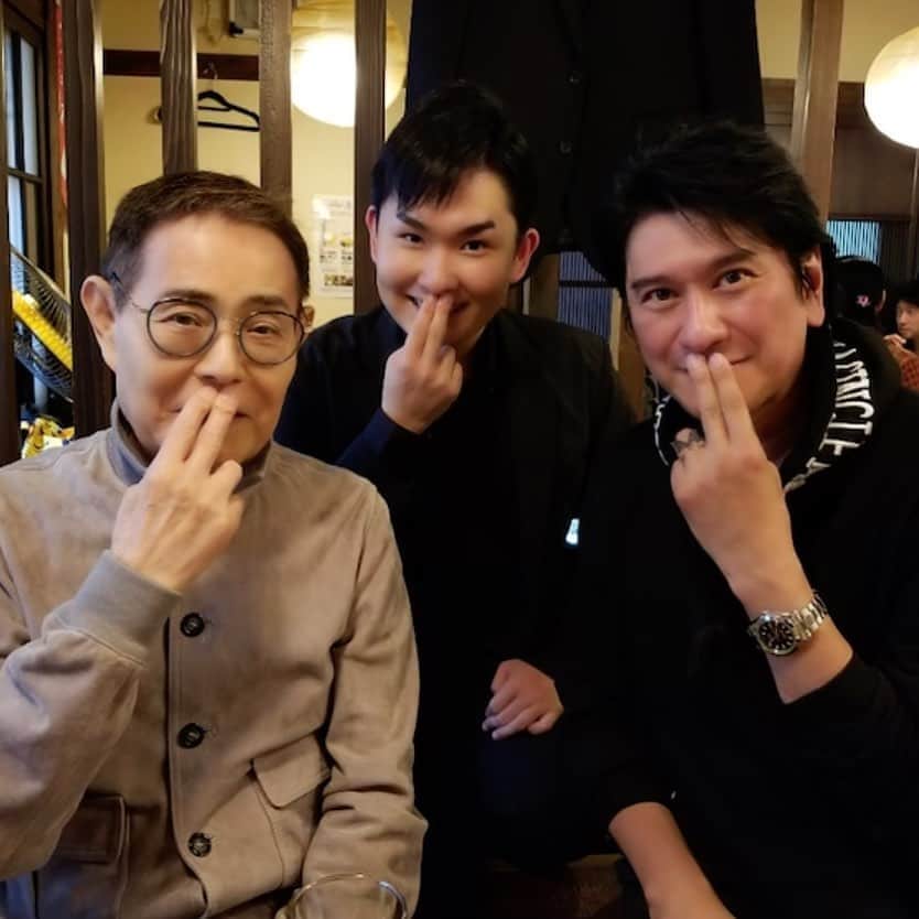 のインスタグラム：「加藤茶さんと、細川たかしさんの弟子で演歌の期待の星⭐️ なんと2002年生まれの彩青くんと加トちゃんぺっ‼️  #加藤茶 #加トちゃんぺっ #彩青 #川﨑麻世 #川崎麻世」