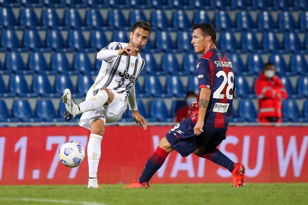 ロドリゴ・ベンタンクールのインスタグラム：「Dispiace per il risultato di stasera. Rimaniamo concentrati e uniti, martedì ci aspetta il debutto in #UCL ⚽️ #ForzaJuve @juventus  Una pena el resultado de esta noche. Seguimos enfocados y unidos, el martes nos espera el debut en #UCL ⚽️ #ForzaJuve @juventus」
