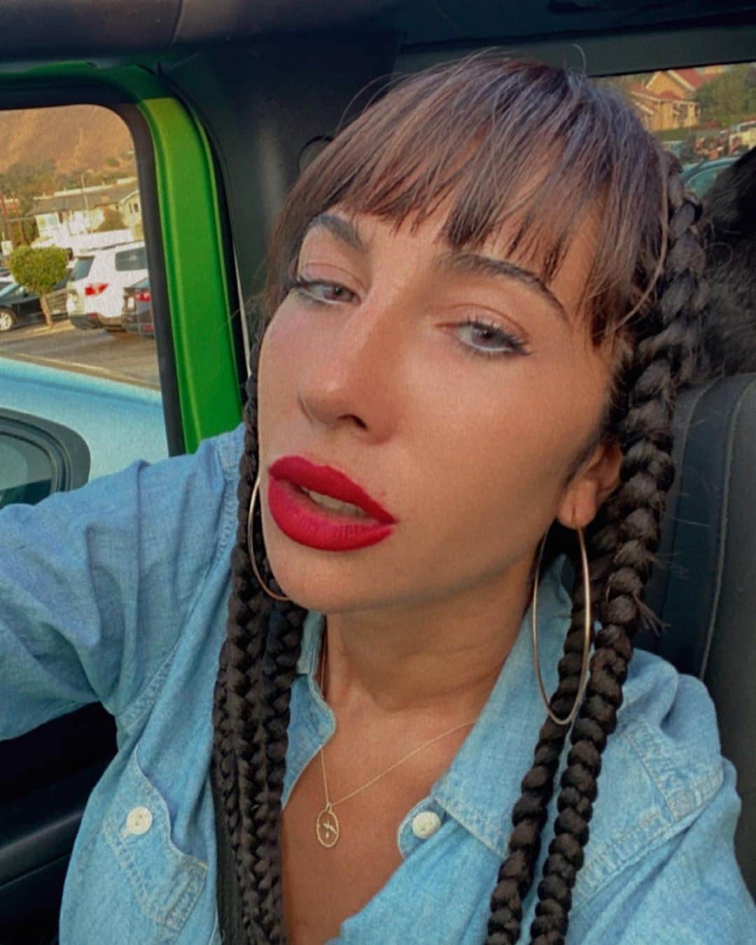 ジャッキー・クルーズのインスタグラム：「Outlaw @kvdveganbeauty」