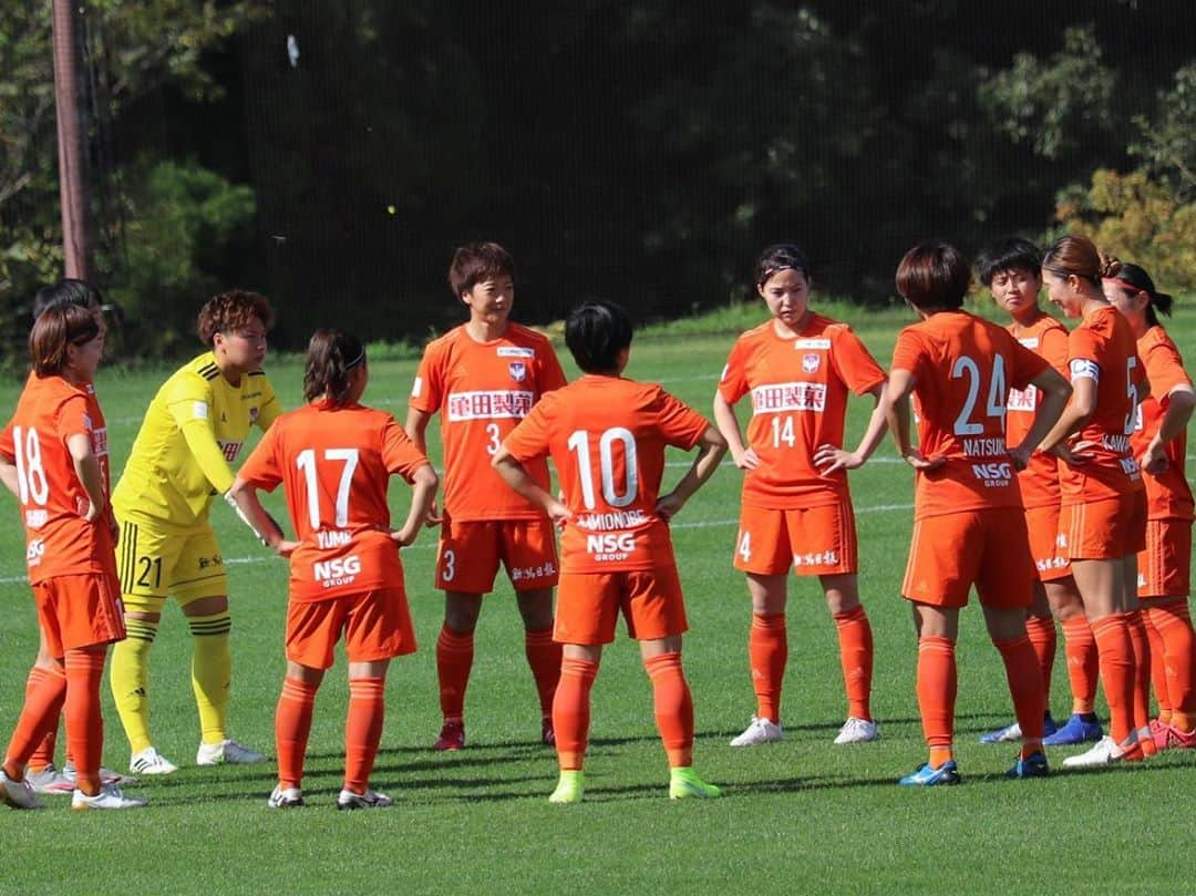 川村優理さんのインスタグラム写真 - (川村優理Instagram)「. game day⚽️ . . #愛媛FC #12時キックオフ #愛媛県運動公園？ . #めーちゃんポーズ #今日は何人でできるかな？ . #YouTubeで応援お願いします」10月18日 8時19分 - yuri_kawamura05