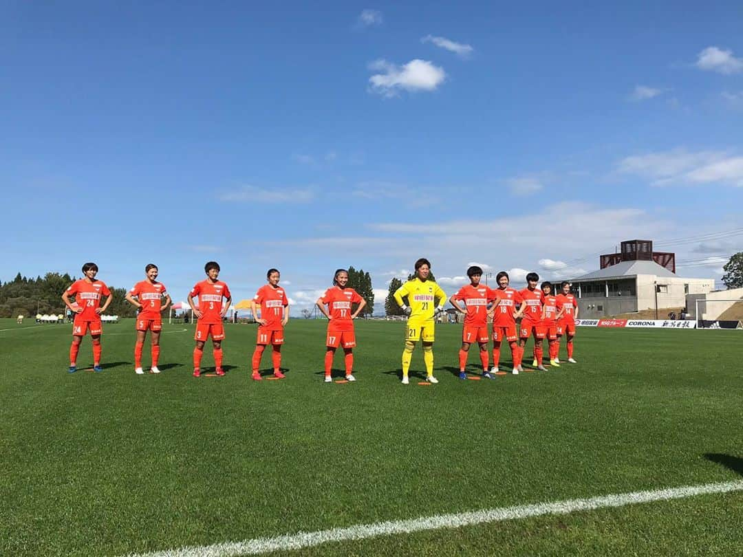 川村優理のインスタグラム：「. game day⚽️ . . #愛媛FC #12時キックオフ #愛媛県運動公園？ . #めーちゃんポーズ #今日は何人でできるかな？ . #YouTubeで応援お願いします」