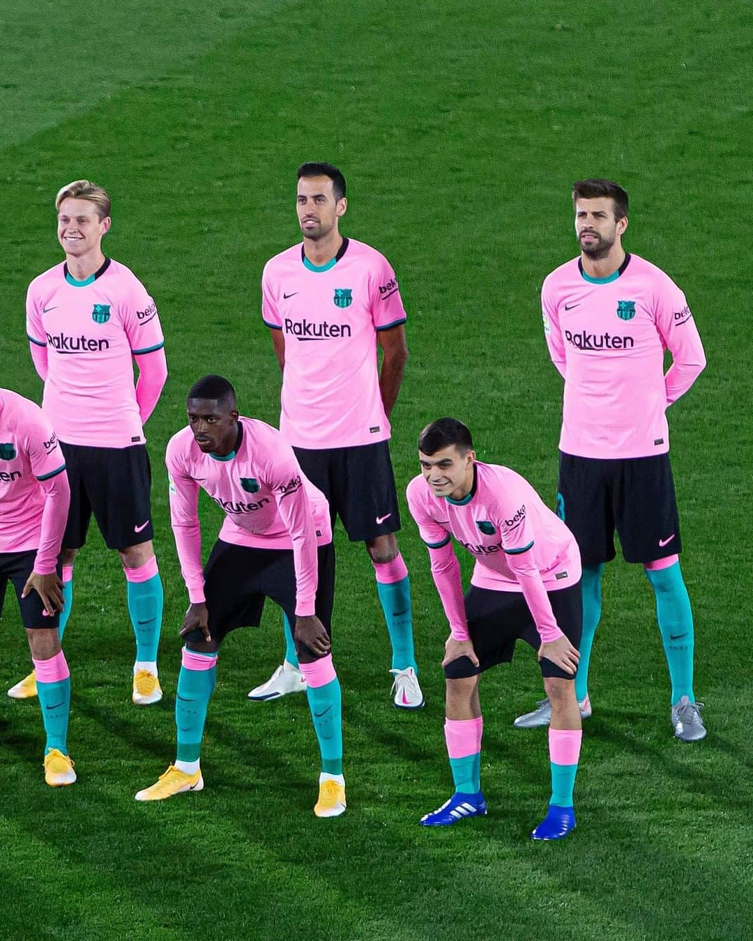 LFPさんのインスタグラム写真 - (LFPInstagram)「Keep the distance, but stay UNITED! 💙❤️ • ¡Mantener la distancia, pero permanecer UNIDOS! 💙❤️ • #Barcelona #LaLiga #LaLigaSantander #Football #HayQueVivirla #YouHaveToLiveIt」10月18日 8時30分 - laliga