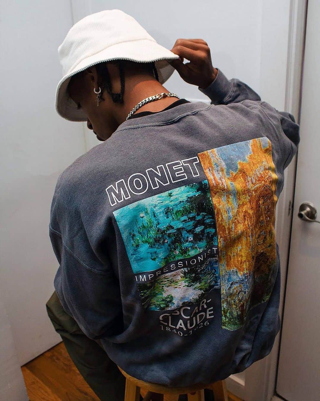 Urban Outfittersさんのインスタグラム写真 - (Urban OutfittersInstagram)「Wearable art: @cozyboylenz in the Monet Crew Neck Sweatshirt. #UOMens」10月18日 8時44分 - urbanoutfitters
