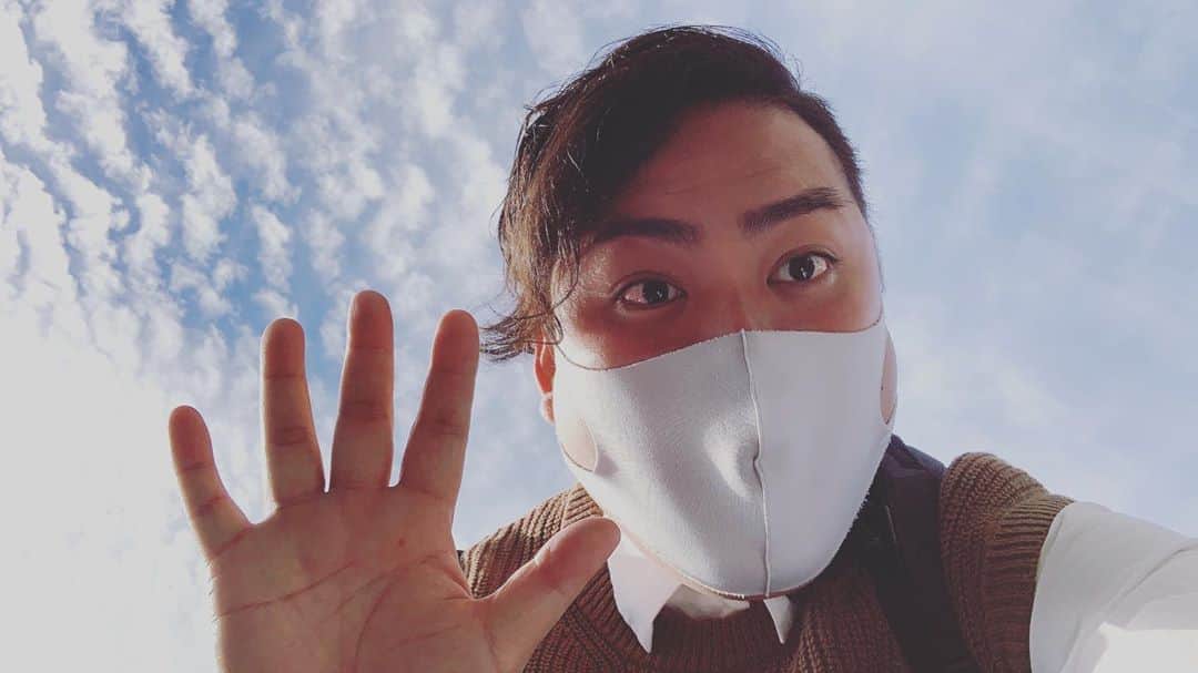 ゴリ山田カバ男さんのインスタグラム写真 - (ゴリ山田カバ男Instagram)「無事に朝日を浴びることが できました！😎✌️  みんなの想いもポケットという ポケットに全部詰め込んで いってきます！👋」10月18日 8時48分 - goriyamadakabao