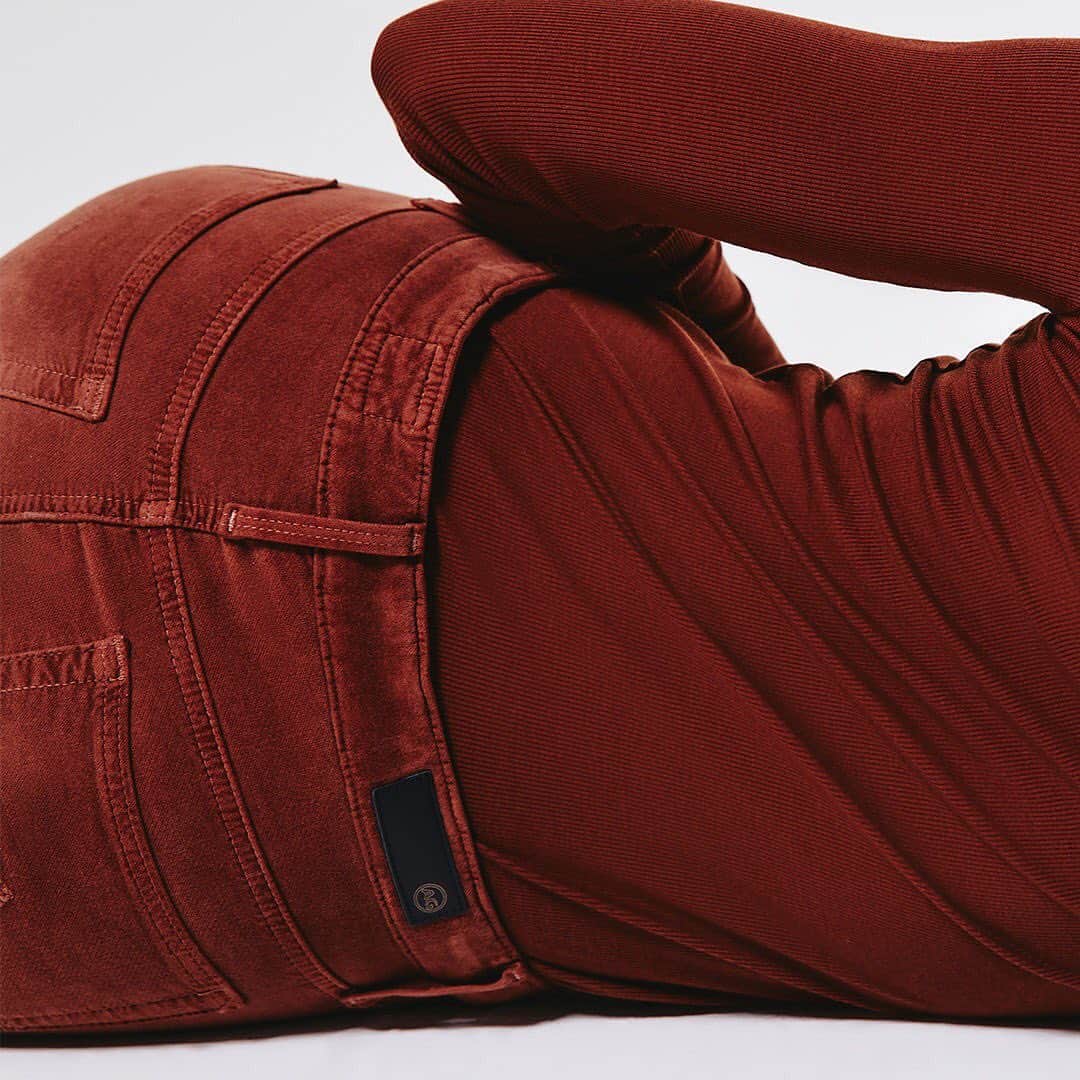 のインスタグラム：「Eternally chic and forever Audry Hepburn, shop our stunning rib fabrication, form-fitting silhouette in warm fall hues.」