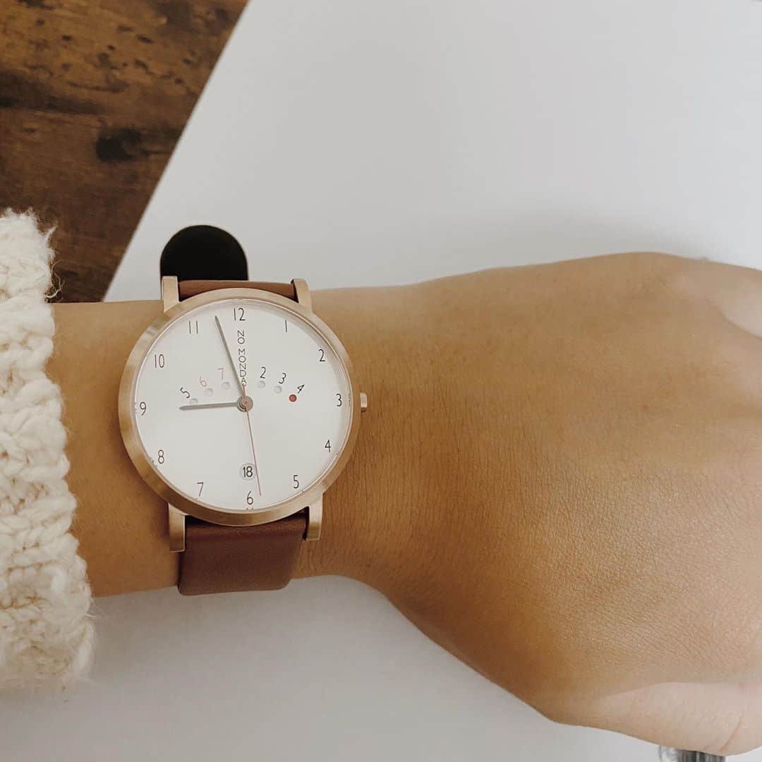 田代凪沙のインスタグラム：「通学で愛用中の腕時計⌚️ シンプルでおしゃれ✨ いつもありがとうございます！ . . . . #nomonday #ノーマンデー#腕時計#手元倶楽部  クーポンコードnagisjgの使用で10%OFFになります。」