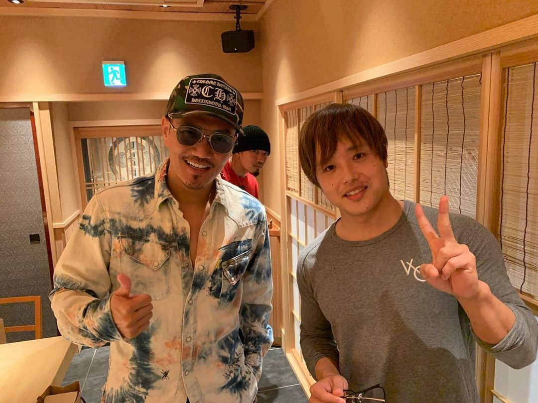 ぷろたんさんのインスタグラム写真 - (ぷろたんInstagram)「あのEXILEのATSUSHIさんと🎤  人生はホントに良くも悪くもどうなるか分からないなと昨日は染み染みと感じてました☺️  あの時YouTubeで生活を決めてなければこうして出会いはなかった。  これからも自分の決めた道を信じて多くの方の出会いに感謝して生きる事を愛せるように謙虚に頑張りたいと思います✨  お寿司最高に美味しかったです。 ご馳走様でした(´,,•﹏•,,｀)✨  #数原さんも地味に後ろに #さらに歌上手くなってしまうわ」10月18日 10時00分 - purotan1214