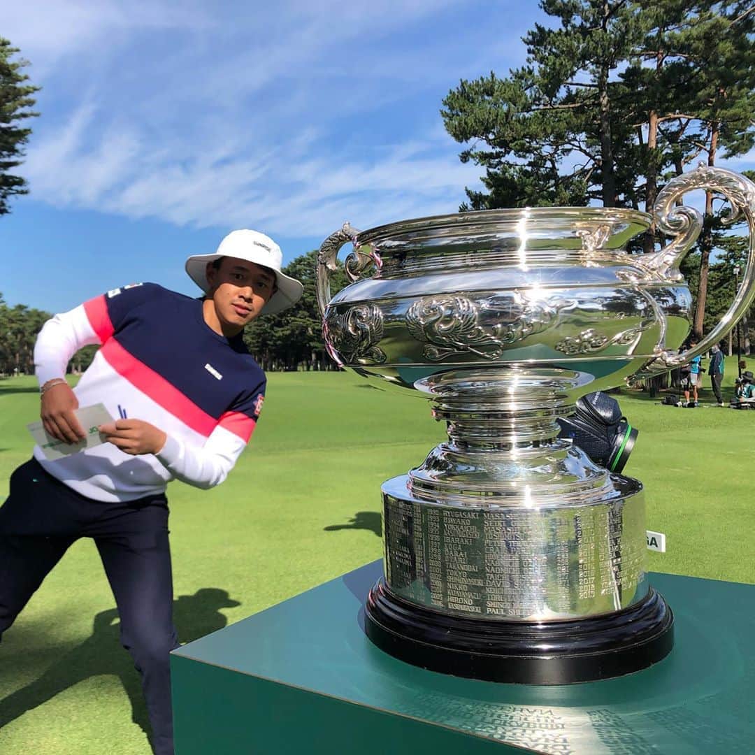 のインスタグラム：「第85回日本オープンゴルフ選手権いよいよ最終日😤 昨日とは一転して空は晴れ渡りましたが、強く、冷たい風が吹いています🌬 優勝の栄冠を手にするのは誰か⁉️ 11:45からNHKBS1にて、13:05よりNHK総合より生放送です！ #最終日 #中西直人 #JGAオープン杯」