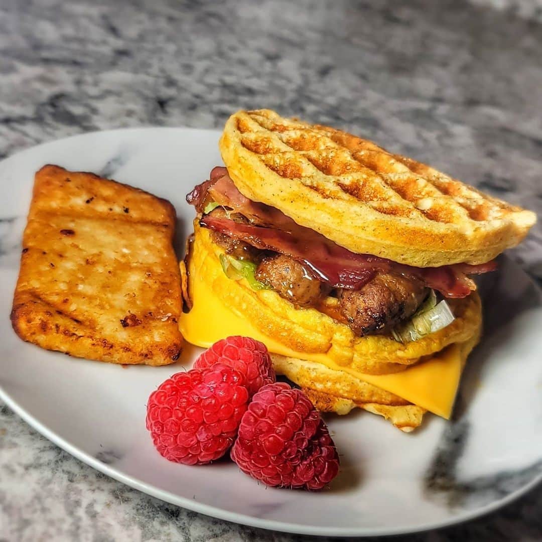 Flavorgod Seasoningsさんのインスタグラム写真 - (Flavorgod SeasoningsInstagram)「Flavor God Customer Breakfast 🍳 by @cynfully_lowcarb⁠ -⁠ Topped with @flavorgod Buttery Cinnamon Roll⁠ -⁠ KETO friendly flavors available here ⬇️⁠ Click link in the bio -> @flavorgod⁠ www.flavorgod.com⁠ -⁠ @birchbenders keto waffle mix with unsweetened almond milk and @flavorgod buttery cinnamon topping.⁠ -⁠ Chaffle egg with mj cheese, @flavorgod bacon and cheese seasoning, green onion, @kraft_brand⁠ singles.⁠ Both made in my mini Dash @unprocessyourfood⁠ -⁠ @jimmydean turkey sausage⁠ @hormelfoods bacon⁠ @greengiant veggie hash browns⁠ Air fried in my @ninjakitchen⁠ -⁠ @choczero maple pecan syrup and raspberries 😋⁠ -⁠ Flavor God Seasonings are:⁠ 💥 Zero Calories per Serving ⁠ 🙌 0 Sugar per Serving⁠ 🔥 #KETO & #PALEO Friendly⁠ 🌱 GLUTEN FREE & #KOSHER⁠ ☀️ VEGAN-FRIENDLY ⁠ 🌊 Low salt⁠ ⚡️ NO MSG⁠ 🚫 NO SOY⁠ 🥛 DAIRY FREE *except Ranch ⁠ 🌿 All Natural & Made Fresh⁠ ⏰ Shelf life is 24 months⁠ -⁠ #food #foodie #flavorgod #seasonings #glutenfree #mealprep #seasonings #breakfast #lunch #dinner #yummy #delicious #foodporn」10月18日 21時01分 - flavorgod