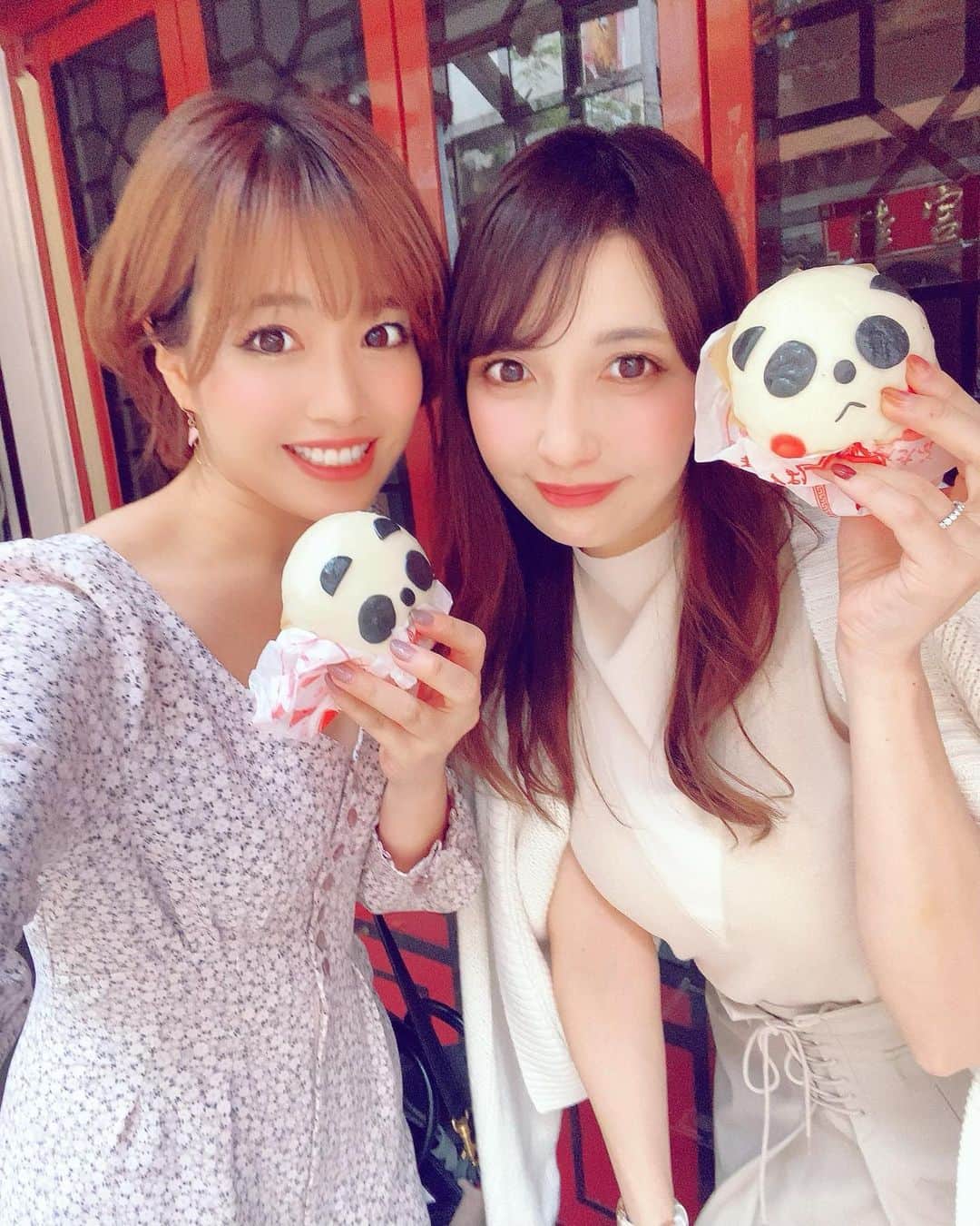 のインスタグラム：「. 中華街デート💗  . #パンダ #中華街食べ歩き」