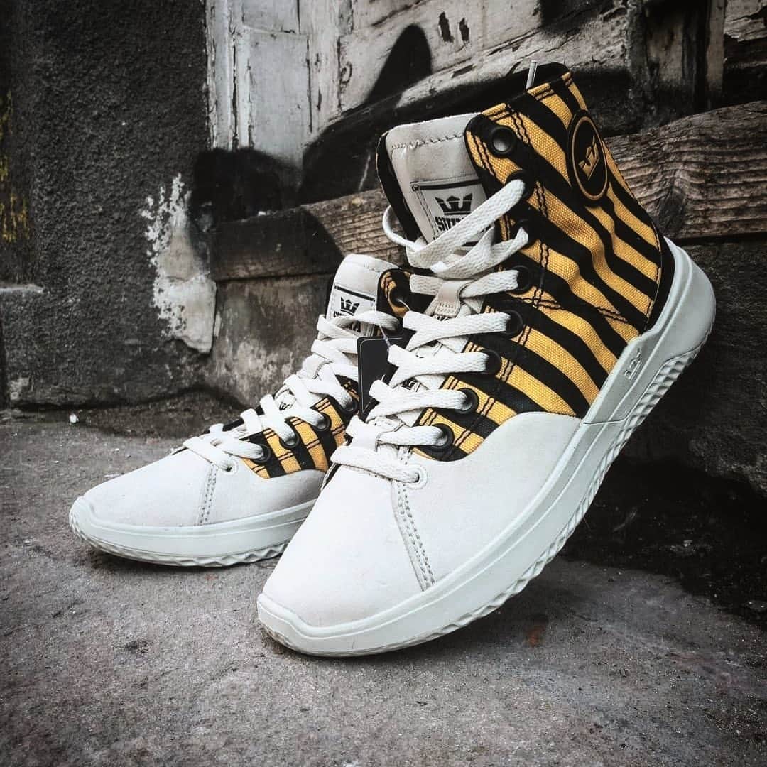 のインスタグラム：「. -STATIK- CAUTION STRIPE BONE  In Store & Online Store   #supratokyo #sneaker #statik」