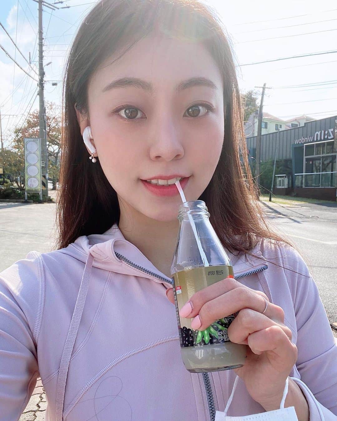 郭珉整のインスタグラム：「아침산책☀️🍀 응 머리카락이 또 빠졌네....;;😣」