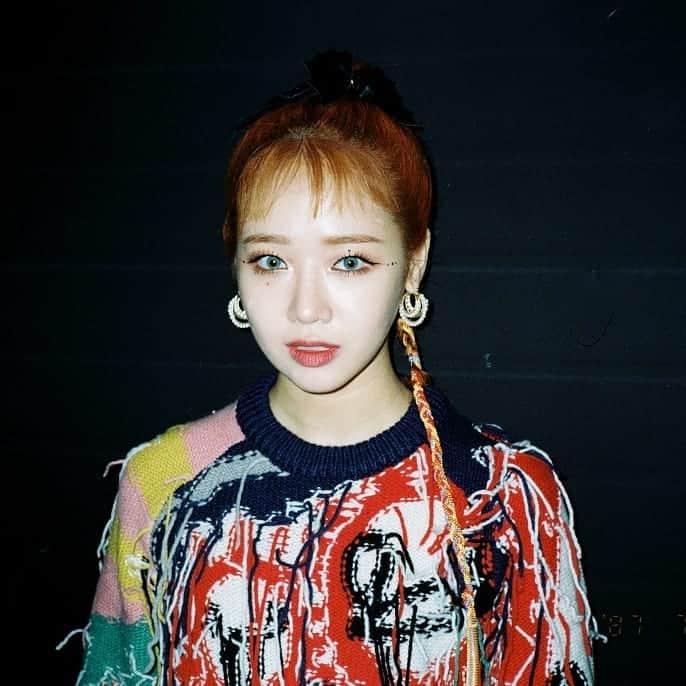 チェ・ユジョンのインスタグラム：「201018 YOOJUNG - Weki Meki 4th Mini Album "NEW RULES" behind  #유정 🌻  #위키미키 #WEKIMEKI #CHOIYOOJUNG #최유정 #YOOJUNG」