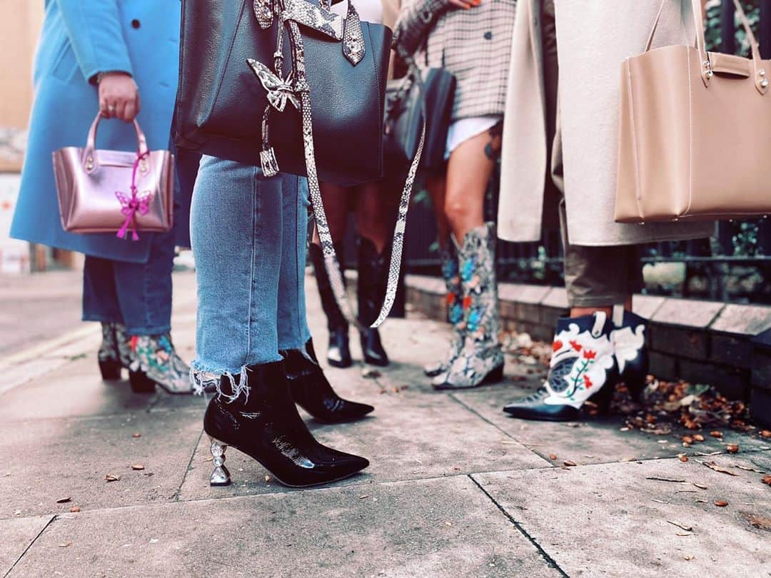 SOPHIA WEBSTERさんのインスタグラム写真 - (SOPHIA WEBSTERInstagram)「Boots are back in action! 🦋🥾♥️ Modelled by our E-commerce team at #SWHQ and shot by Sophia 📸 Tap to join our bootie gang?⁣ ⁣ #SophiaWebster #SophiaWebsterBoots⁣」10月18日 20時57分 - sophiawebster