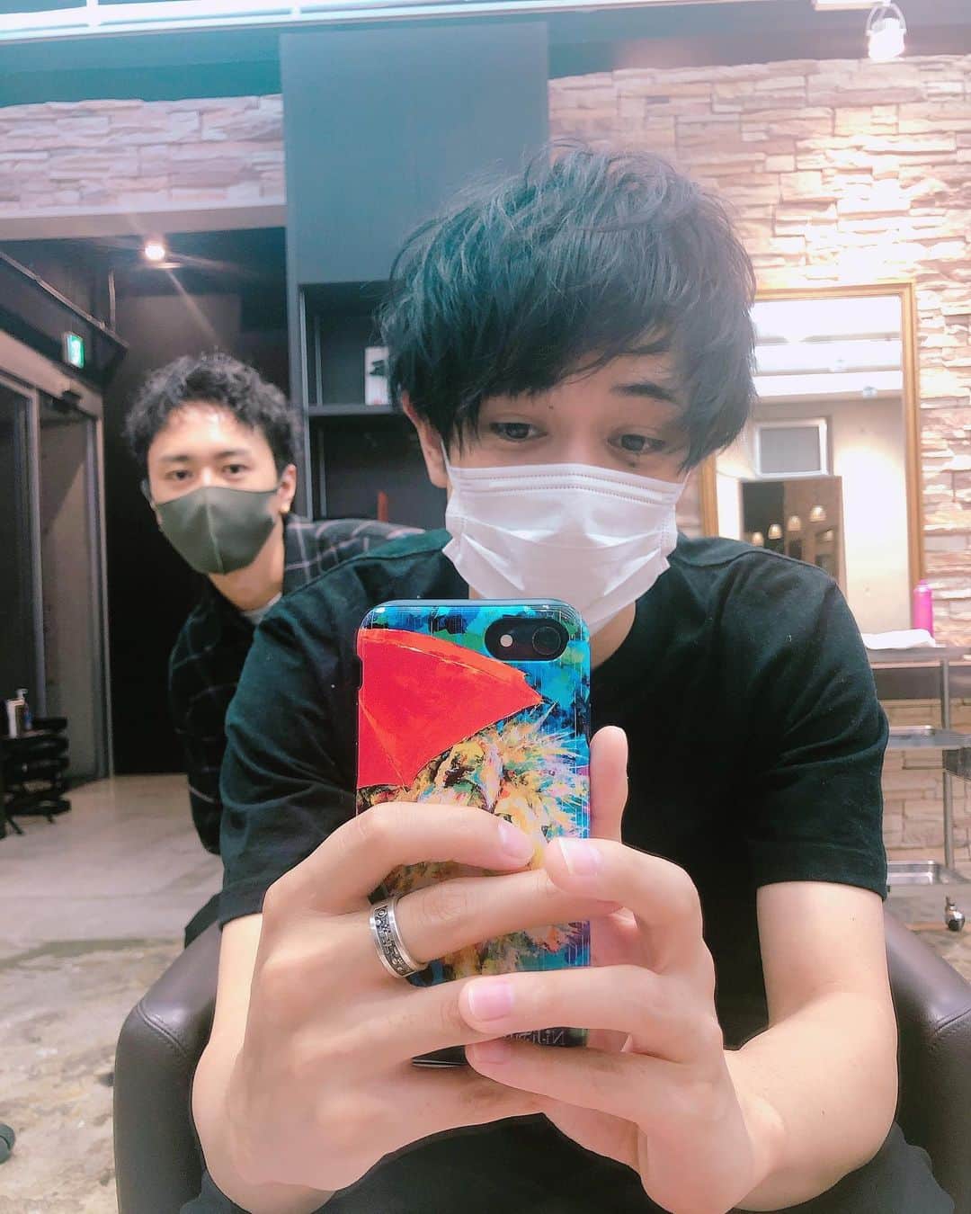 前田隆太朗のインスタグラム：「前が見えない前髪を切ってもらってきました✂︎ いつもありがとうございます。 #GUZZLE」