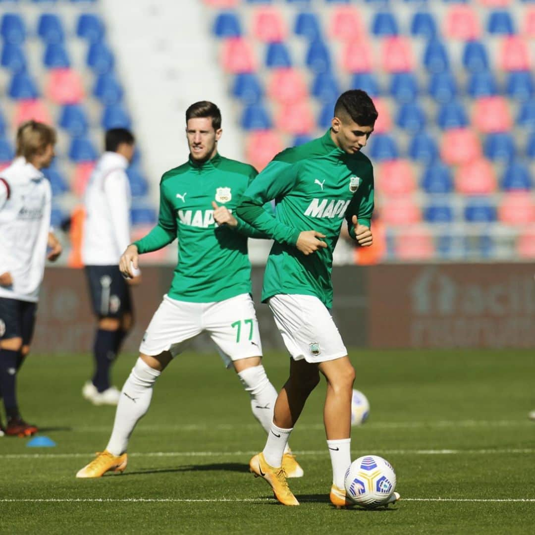 USサッスオーロ・カルチョさんのインスタグラム写真 - (USサッスオーロ・カルチョInstagram)「MATCH DAY 💪 ⚽️ #BolognaSassuolo 🏆 #SerieATIM ⏰ Ore 12.30 🏟️ #StadioDallAra Segui le nostre stories per gli aggiornamenti sul match 💪🖤💚 #ForzaSasol」10月18日 19時32分 - sassuolocalcio