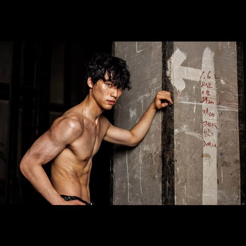 福士蒼汰のインスタグラム：「【instagram LIVE】  10/20(火) 20:30頃から〜21:00 22:00〜22:30頃まで  そうです！ ドラマDIVERの放送前後に 軽くインスタライブをやるということです！ 時間については目安です！  ⚠️ドラマ後のライブはネタバレも含みます ⚠️裸では配信しません。笑」