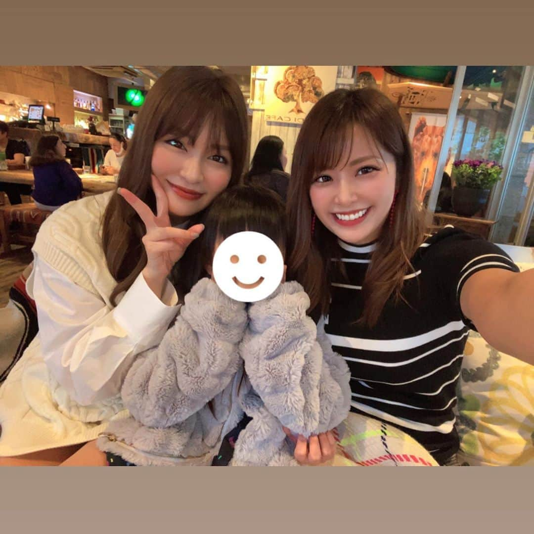 椎名美月さんのインスタグラム写真 - (椎名美月Instagram)「ゆいちゃんと娘とお茶したよ🍵  子供にも優しいゆいちゃん😭 疲れを感じさせないくらい明るいゆいちゃん🥺  #カフェ #広尾 #広尾カフェ #子供 #子連れ #ママ #東京 #tokyo #ボンダイカフェ #雨 #mm6 #maisonmargiela #hermes #louisvuitton #snidel #バーキン #birkin #南麻布 #エステ #女社長 #起業家 #マルジェラ #セブンイレブン #frayid」10月18日 19時31分 - mizkiss