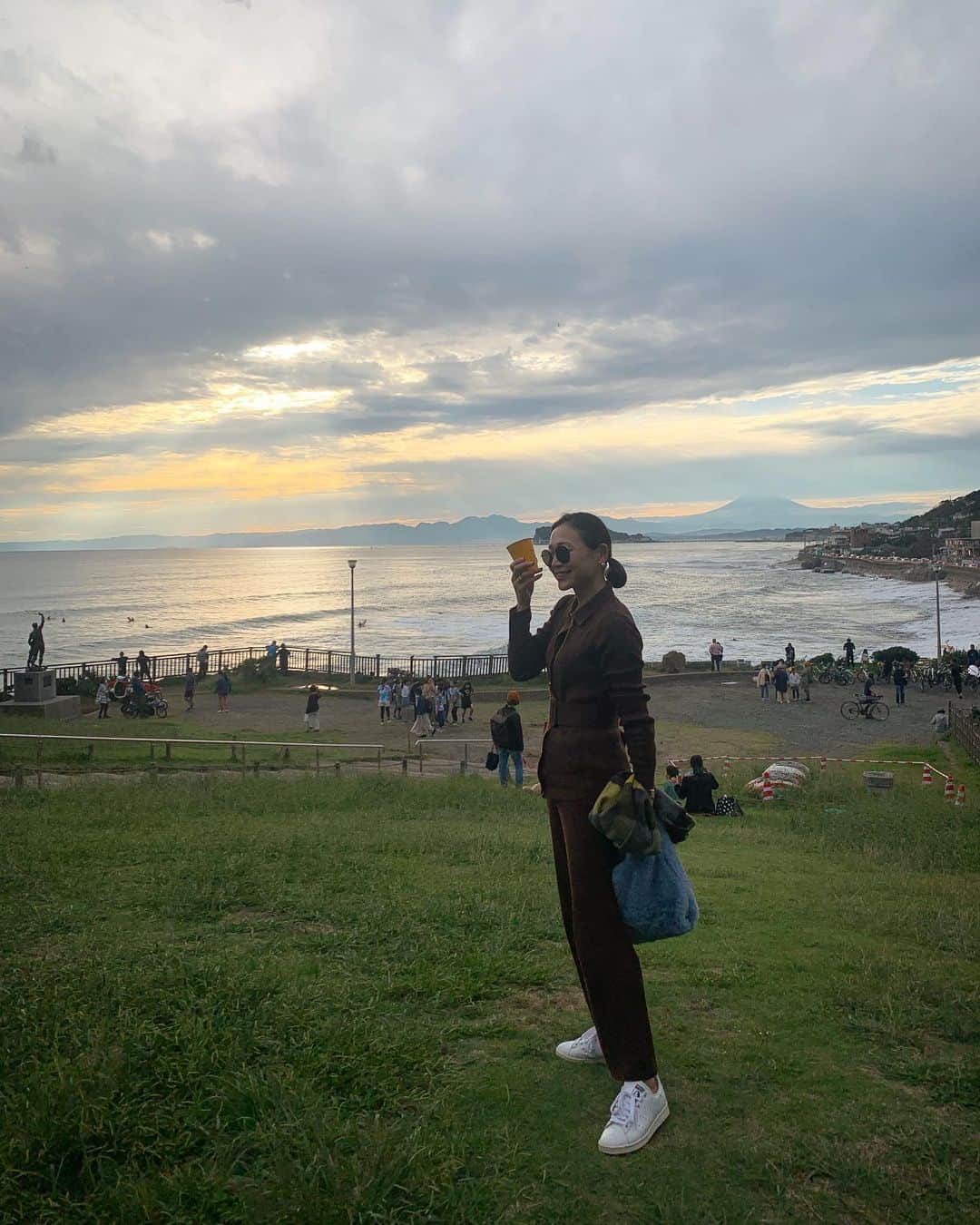 黒沢祐子さんのインスタグラム写真 - (黒沢祐子Instagram)「・ ・ Life is Beautiful✨😌  今日という日の光景を一生忘れない と、思うくらい美しい一日だったな ・ ・ #life #inamuragasaki  #mtfuji  #sunriseshackjapan  thx @megumiikeda」10月18日 19時37分 - yukowedding