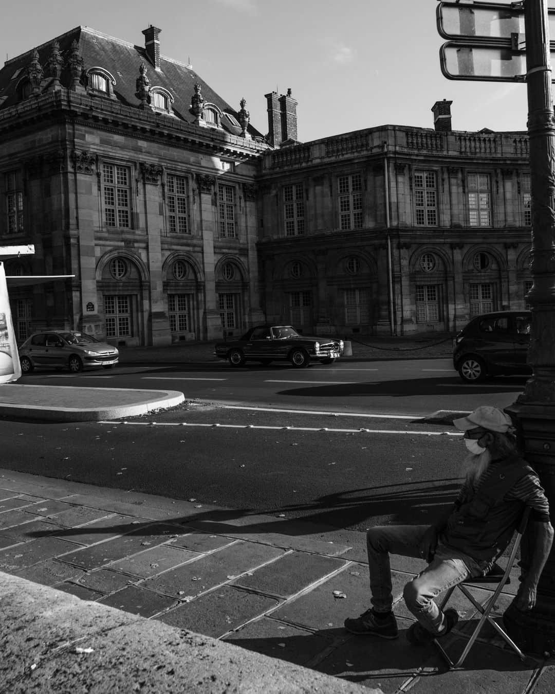 NICOLAS SIMOESさんのインスタグラム写真 - (NICOLAS SIMOESInstagram)「Hidden parisian life 📸✨」10月18日 19時38分 - nicolassimoes
