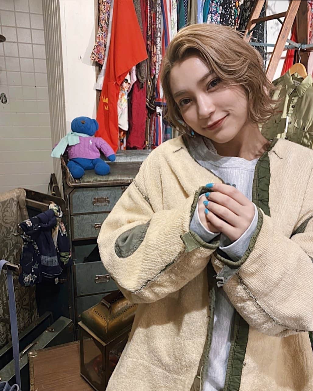 えまぽち(穂波エマ)のインスタグラム：「テーマ『男の子怖くて話せないと見せかけて知らない間に彼女持ちの男を奪いとる女』  #古着コーデ #古着 #jam #冬服#秋服」