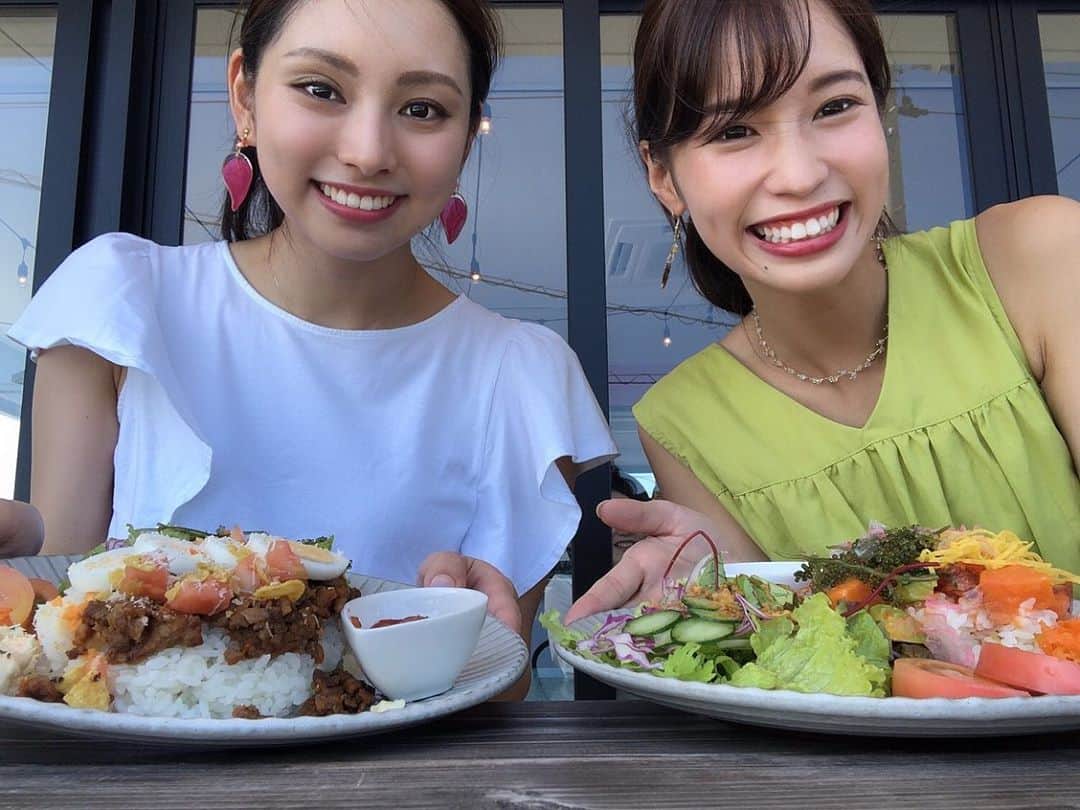 木寺莉菜のインスタグラム：「﻿ ﻿ AIRIちゃんと海が見えるカフェに🤤🍰﻿ ﻿ ﻿🍴▷▷▷ @mokulele.okinawa  ﻿」