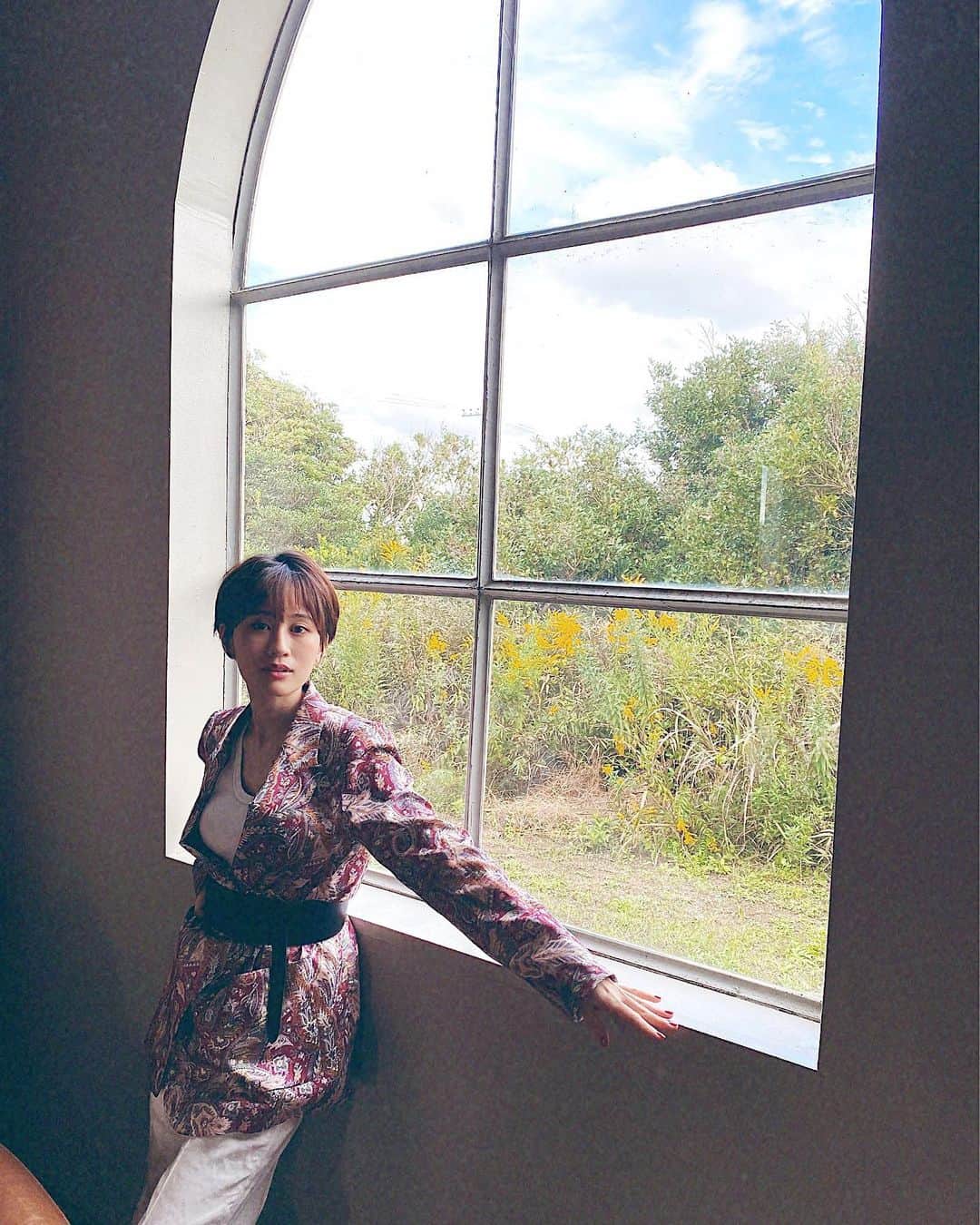 前田敦子さんのインスタグラム写真 - (前田敦子Instagram)「2021年カレンダーを撮影してきました。  朝から晴れて、最高のロケーションでした。 晴れてくれてありがとうー！😭✨ な１日でした。  いい日でした！」10月18日 19時59分 - atsuko_maeda_official