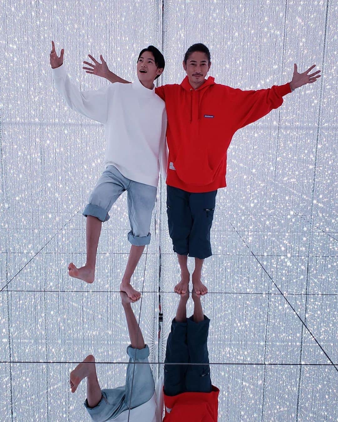 窪塚洋介のインスタグラム：「@teamlab.planets にて、最高宇宙体験‼️最強ぶっ飛び空間‼️非日常過ぎる精神と時の部屋の連続‼️ヤバ過ぎるとしか言えなかった私‼️ そりゃ外タレもたくさん来るわ…  #チームラボプラネッツ #teamlabplanets #豊洲」
