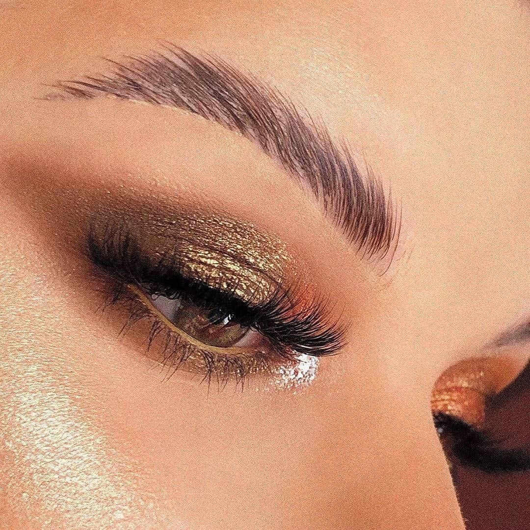 Huda Kattanさんのインスタグラム写真 - (Huda KattanInstagram)「Sexy. Smokey. Sultry.🔥 These beauties giving us such stunning KHAKI Haze eye look inspo!🤎 Which is your FAV? @rosebeauty_m @makeupbyserenacleary @slayedby.vee  @killukitty」10月18日 20時08分 - hudabeauty