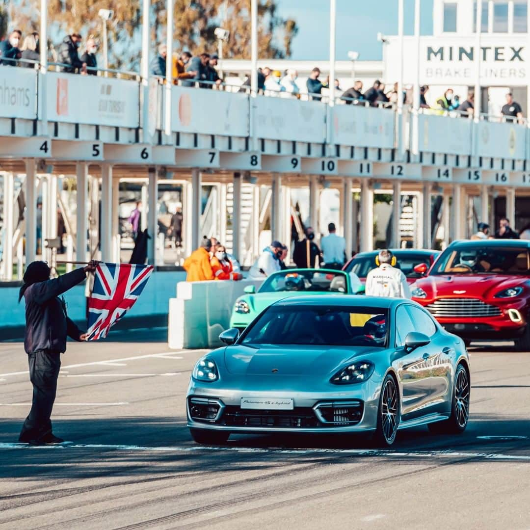 Porscheさんのインスタグラム写真 - (PorscheInstagram)「Porsche bringing the speed to SpeedWeek. #PorscheGWSpeedWeek」10月18日 20時05分 - porsche