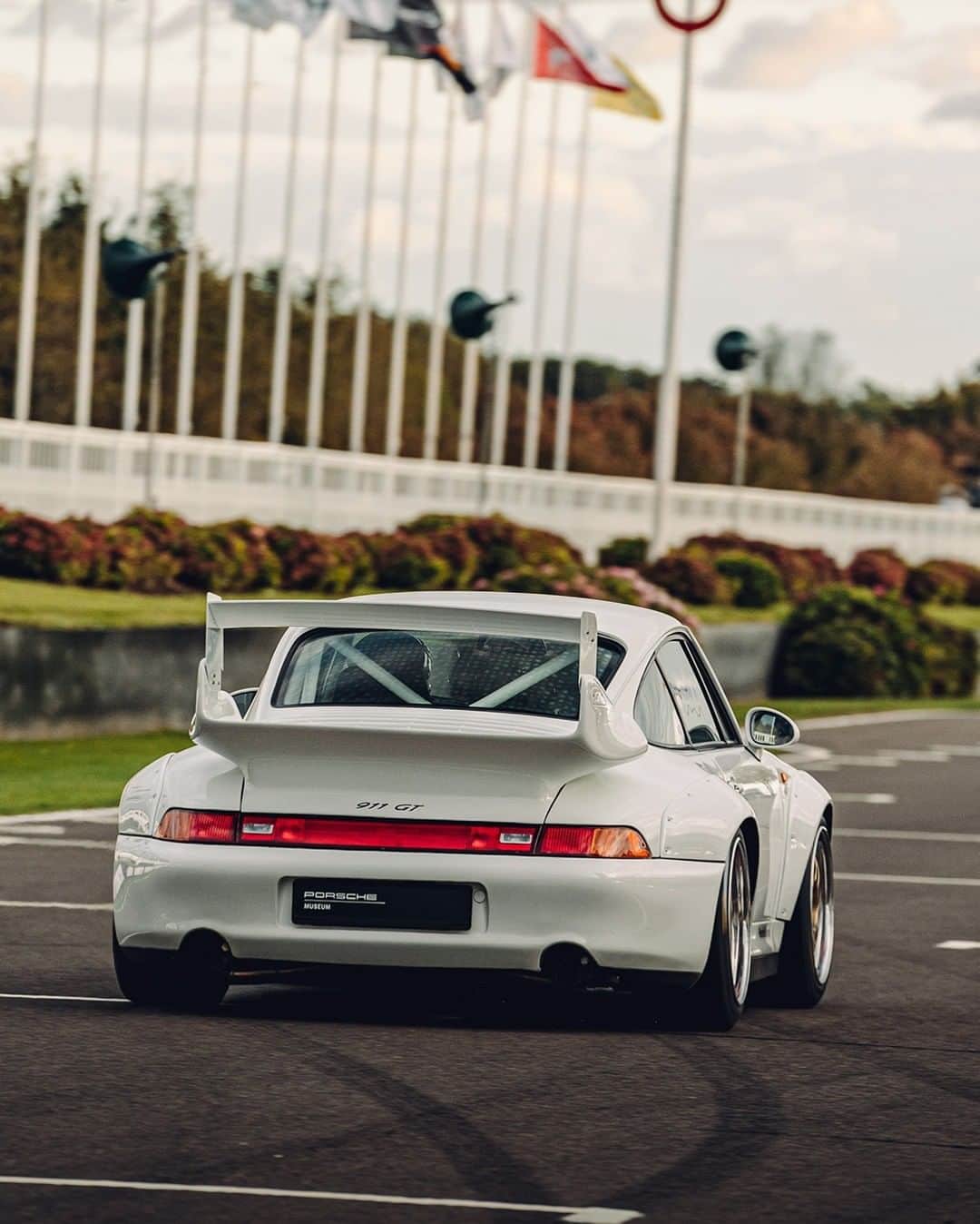 Porscheさんのインスタグラム写真 - (PorscheInstagram)「Porsche bringing the speed to SpeedWeek. #PorscheGWSpeedWeek」10月18日 20時05分 - porsche