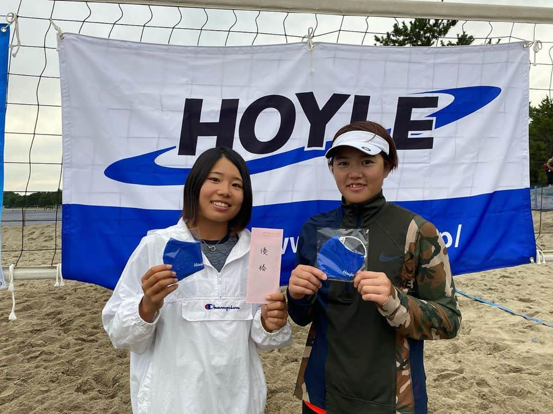 坪内紫苑のインスタグラム：「. . 2020年度YBVFオープン5 HOYLE Cup ビーチバレーボール大会 . 🥇 試合間が空くとつらい季節になってきました笑🥶 . 大会関係者の皆さま、ありがとうございました！ . . #ANAエアポートサービス  #beachvolleyball  #beach  #ビーチバレーボール #辻村りこ  #tsujimurariko  #坪内紫苑 #tsubouchishion」