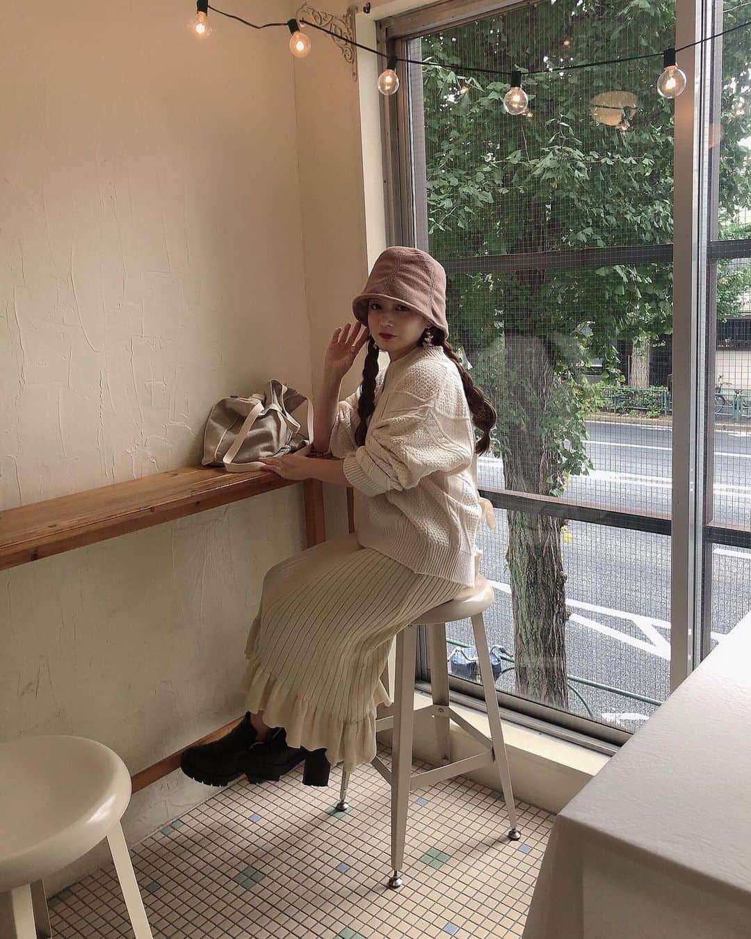 大田くるみさんのインスタグラム写真 - (大田くるみInstagram)「本当に本当に久しぶりにおしゃカフェ巡りなんてしちゃった。 可愛いお店と美味しいスイーツに癒され、幸せアドレナリンがぶわ〜っと出たのを感じたよ🥺 いい日曜日💐ㅤ ㅤ #gomuffinsgo  #西荻窪カフェ #147cmコーデ」10月18日 20時07分 - kurumimi1113