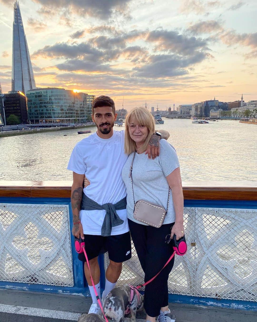 マヌエル・ランシニのインスタグラム：「Feliz día para vos, gracias por todo lo que haces por nosotros. No alcanzan las palabras para describirte 😍 te amo mucho y espero que tengas un hermoso día, acá a la distancia te abrazamos ❤️❤️ @miryteje」