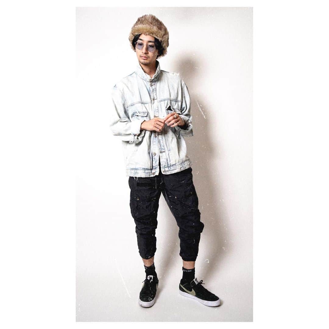 ロビンのインスタグラム：「Hat: #kangol  Pants : #nike Socks : #supreme  Shoes: #nike x #stussy」