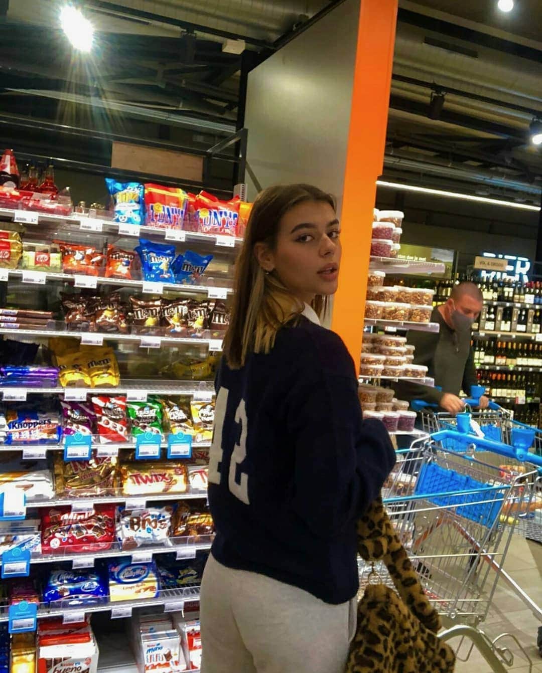 Subduedさんのインスタグラム写真 - (SubduedInstagram)「Getting some groceries! What are u craving right now? 🧃🥑🍕🧁  #subdued #subduedgirls」10月18日 20時15分 - subdued