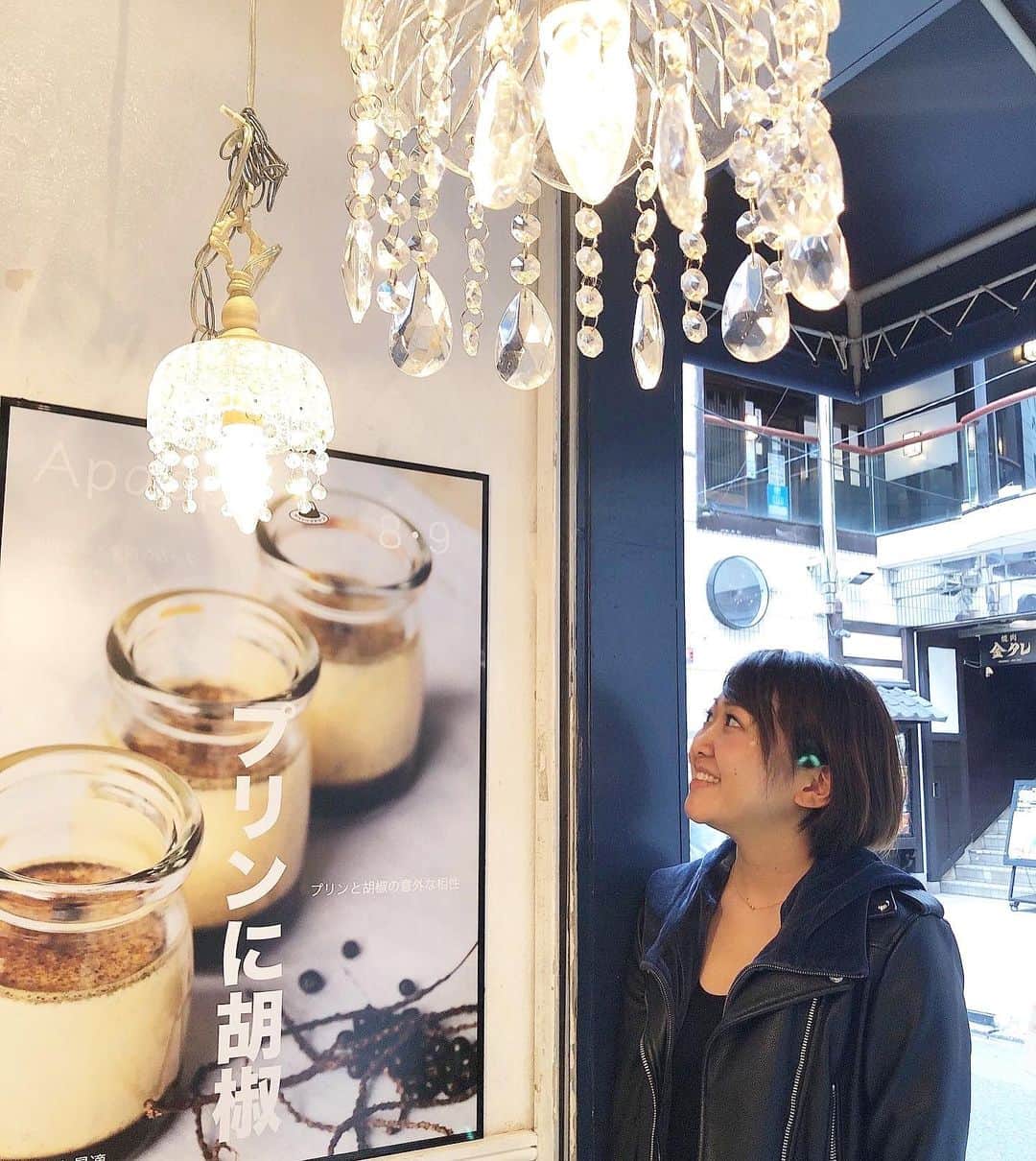 のインスタグラム：「. . 自由が丘駅のすぐ横にある 小さなプリン屋さん🍮✨ . スパイス屋さんでもあって 写真の通り胡椒が入ってる🤭 一瞬びっくりだけど甘さ控えめの プリンとスパイシーな胡椒が 絶妙に合うーーー🙆‍♀️🙆‍♀️🙆‍♀️ ワインとかと飲みたい笑笑 . スパイスプリンの方も チャイっぽくて美味しかった😋 . . #アパッペマヤジフ  #プリン#プリ活#スパイス #自由が丘カフェ#東京カフェ #カフェ巡り#スイーツ巡り #自由が丘#東京#こちえ #pudding#spices  #sweetslover#yummy #followme#japanesegirl #tokyo#japan」