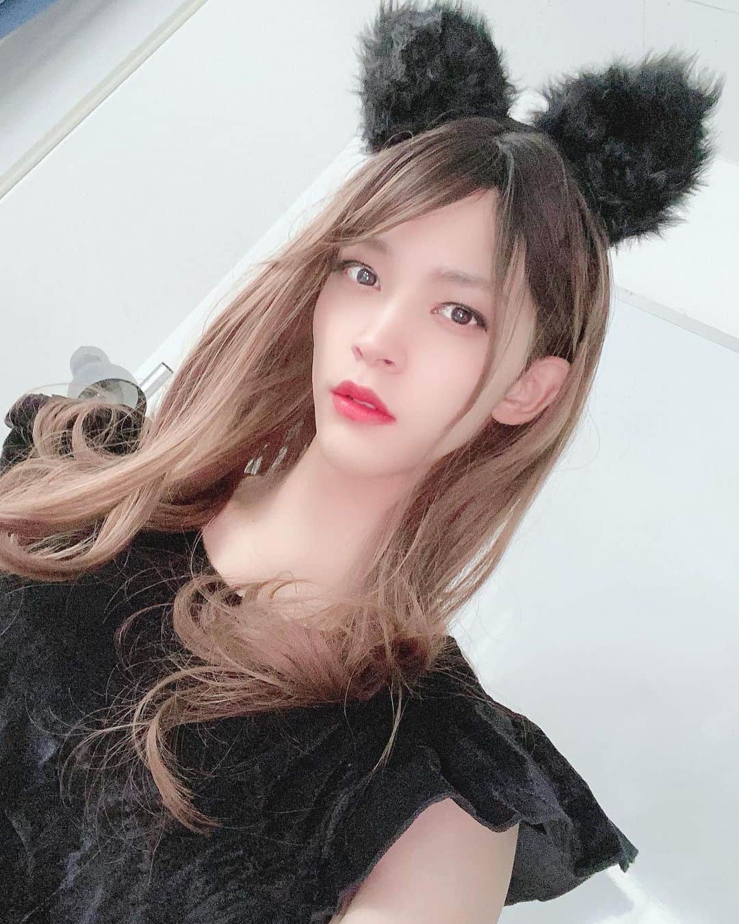 松本旭平のインスタグラム：「本日も豊洲 THE BBQ BEACHさん ありがとうございました😊！！  二部では、ハロウィン仕様で BBQ男子ならぬ、BBQ女装男子 としてのステージでした😌 女装するとわかるんだけど、 かわいいって言われると気分があがるよね。女子の気持ち。  男子たちよ。かわいいと言うべき。笑  #bbq男子 #bbq #豊洲 #thebbqbeach #halloween #happy #instagood #followｍe #女装男子」