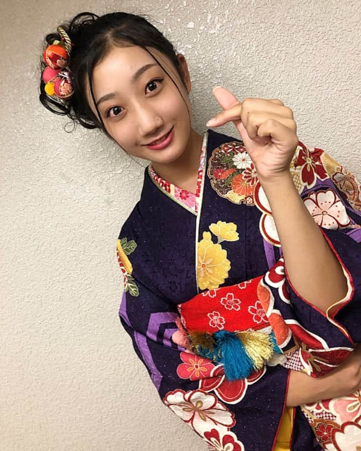 りお（民謡ガールズ）のインスタグラム：「今年最後の振袖になりました👘 #着物 #kimono #振袖 #和 #着物ヘア #japanesegirl #japan #culture #伝統 #日本文化 #大和撫子 #民謡 #likeforlikes #followｍe #좋아요반사 #팔로미 #浅草 #りお」