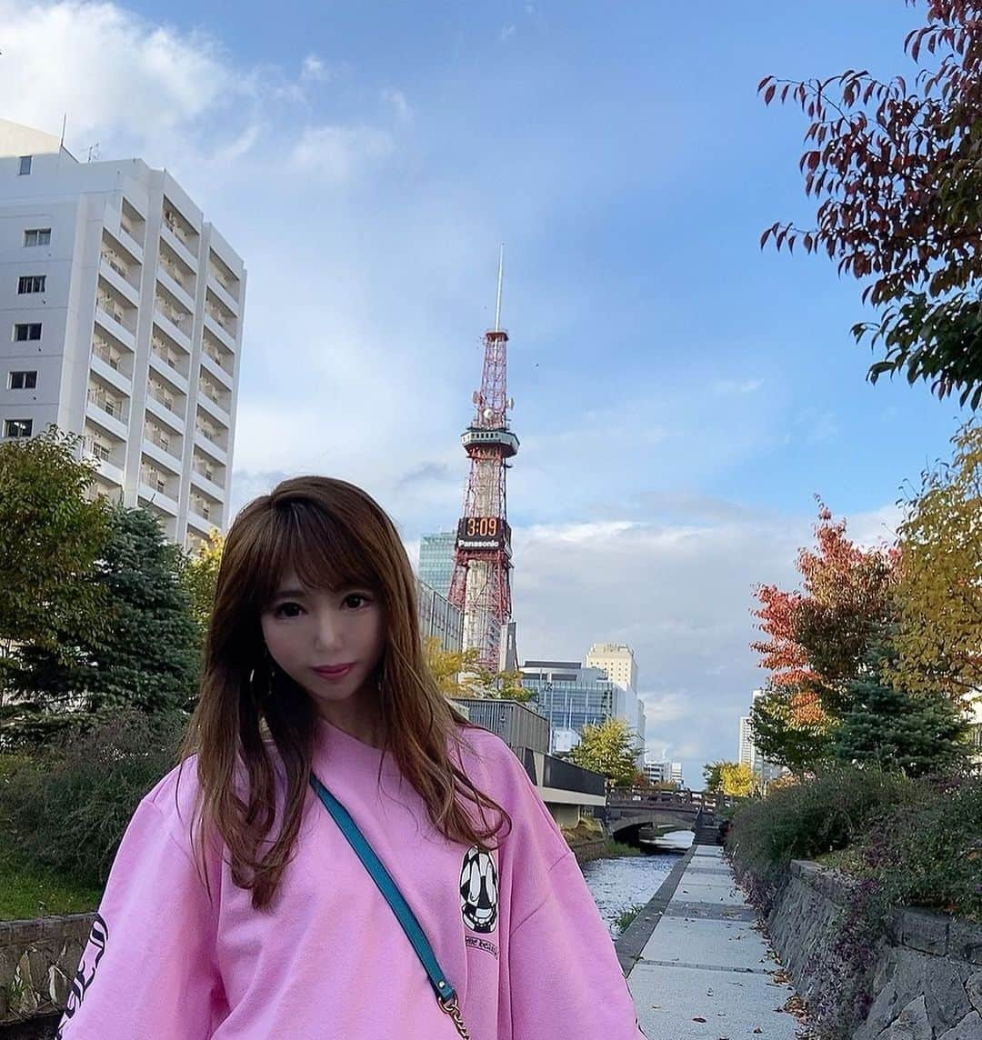 北山美奈さんのインスタグラム写真 - (北山美奈Instagram)「札幌の程よさがとても好き🦦 2枚目逆光で顔黒くてかなぴ😢  #創生川イースト #創生川 #札幌#sapporo  #逆光#逆光写真 #寝不足続き」10月18日 20時26分 - rin_minakitayama