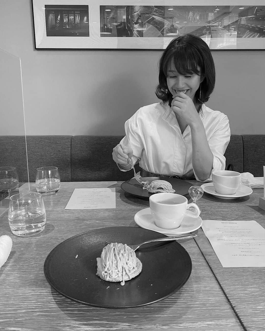のインスタグラム：「ㅤㅤㅤ 母と2ヶ月ぶりにランチ🥂✨ モンブランおいしかった〜😭🌰🤍」