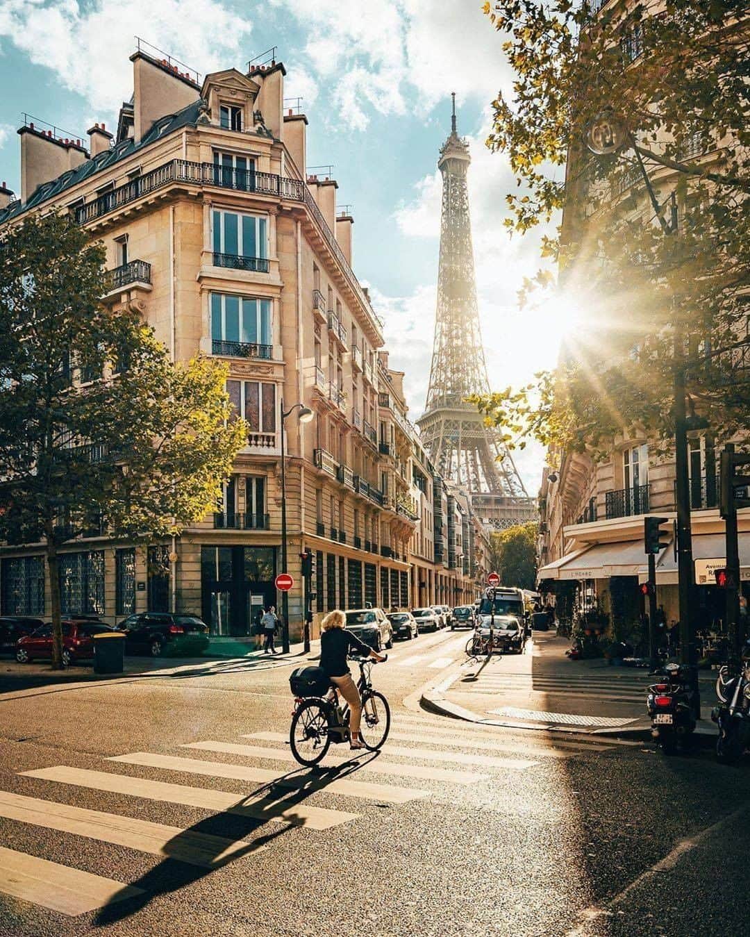 9GAGさんのインスタグラム写真 - (9GAGInstagram)「Do you prefer the raw or edited shot? Follow @voyaged to find more gems around the 🌍 - 📷 @wonguy974 - #9gag #voyaged #travel #paris」10月18日 20時30分 - 9gag