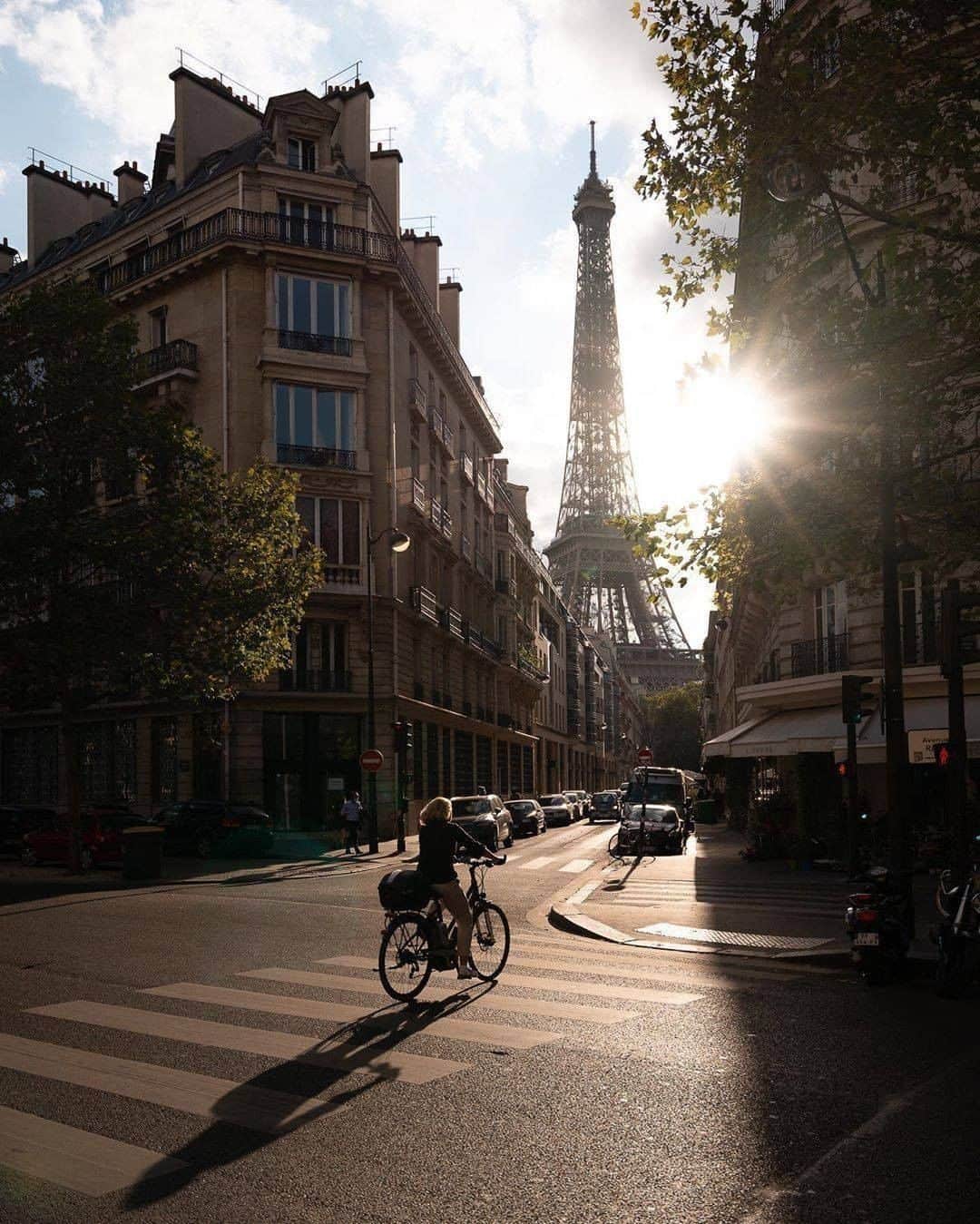 9GAGさんのインスタグラム写真 - (9GAGInstagram)「Do you prefer the raw or edited shot? Follow @voyaged to find more gems around the 🌍 - 📷 @wonguy974 - #9gag #voyaged #travel #paris」10月18日 20時30分 - 9gag