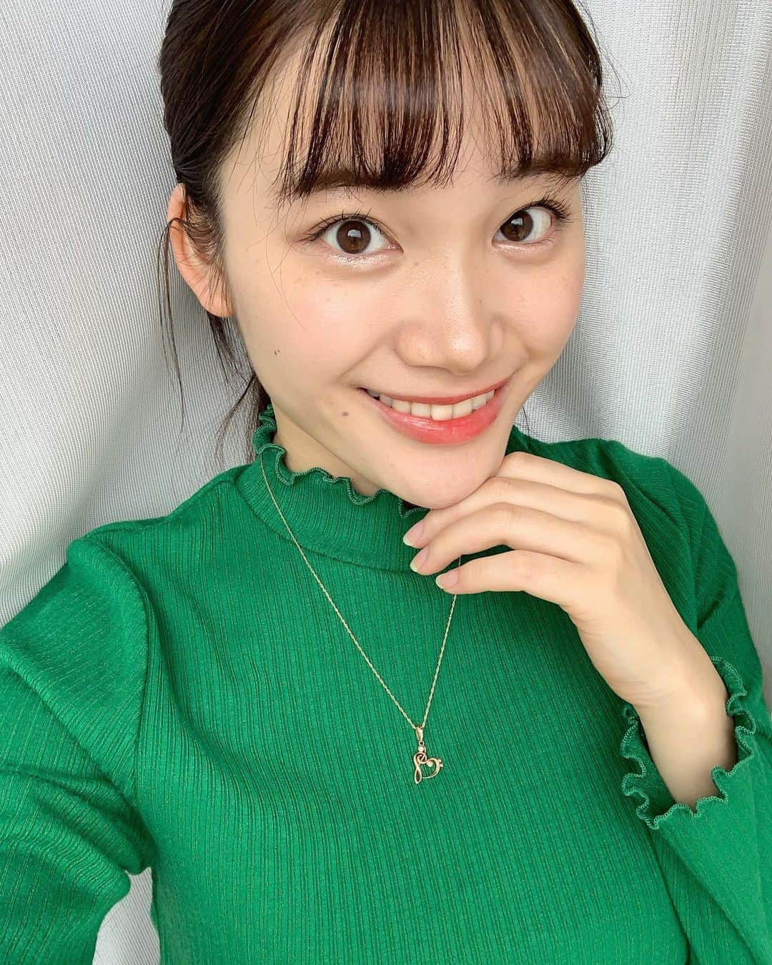 中崎花音さんのインスタグラム写真 - (中崎花音Instagram)「YouTube見てね🌱アイドルの世界について中村美紅ちゃんがプレゼンしてくれます☺︎ 私も小さい頃につんく♂さんの所でナイスガールμという名前でアイドルをやっていたのでこの回に参加できて嬉しかったです🥰ナイスガールμ覚えてくれてる方いますか…💭 #キャンパスクイーン2020 #キャンパスクイーン #スペースクラフト #ナイスガールμ #グリーンコーデ #緑 #youtube #ポニーテール #ノーマルカメラ #instalike #instagram #instagood #ponytail #normal #camera #green #idol」10月18日 20時31分 - cq_kanon_n